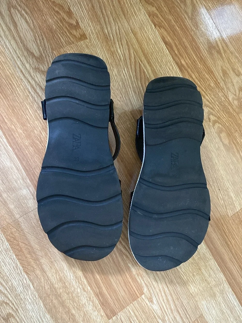 Zara Black Platform Sandals with Red Accent - Picture 3 of 4